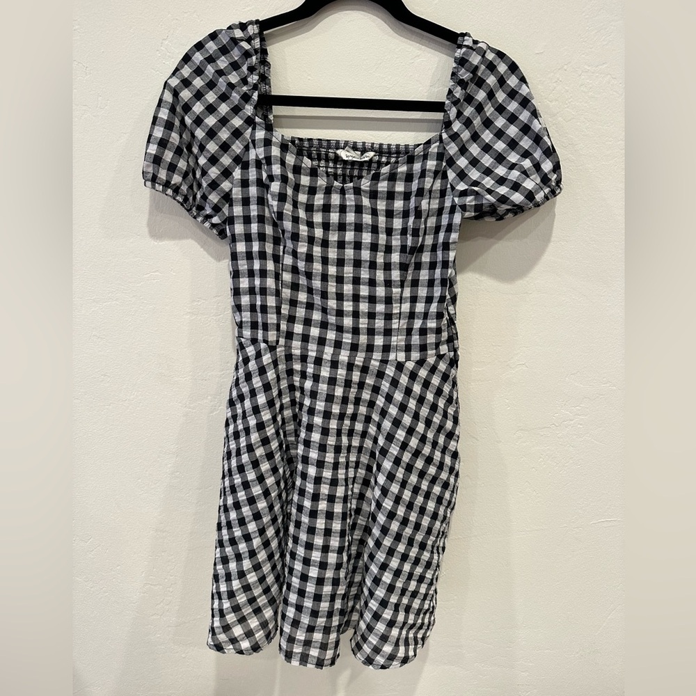 black and white summer dress with puffy sleeves size small